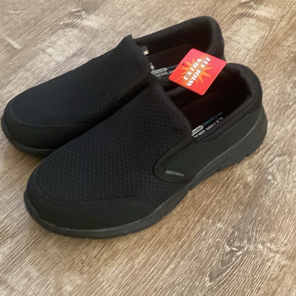 Skechers Men's Black Mesh Slip-Ons - Picture 1 of 8